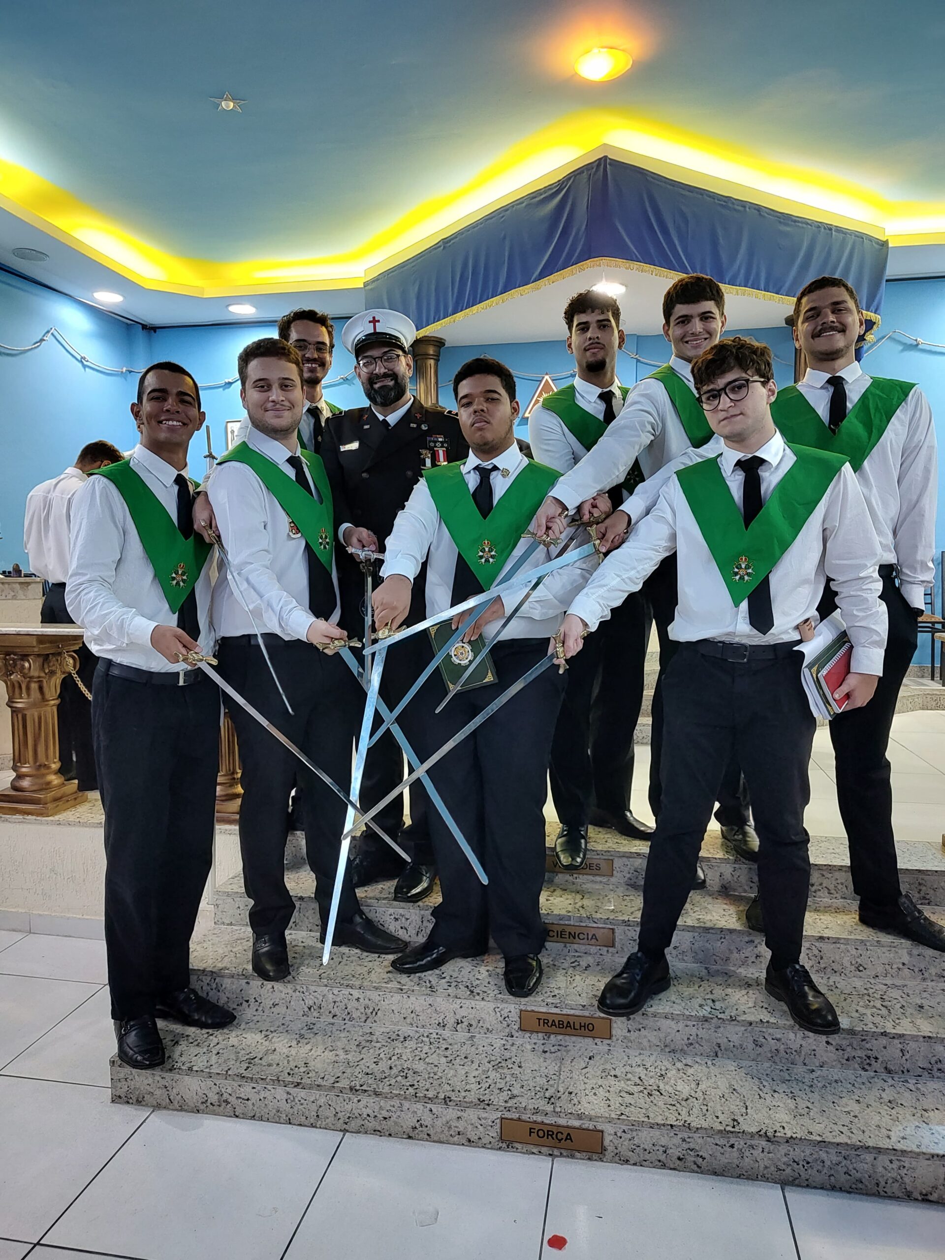 You are currently viewing Comanderia 2 de Julho nº 34 Prestigia a Posse no Priorado DeMolay “Cruz das Espadas Sem Mancha”